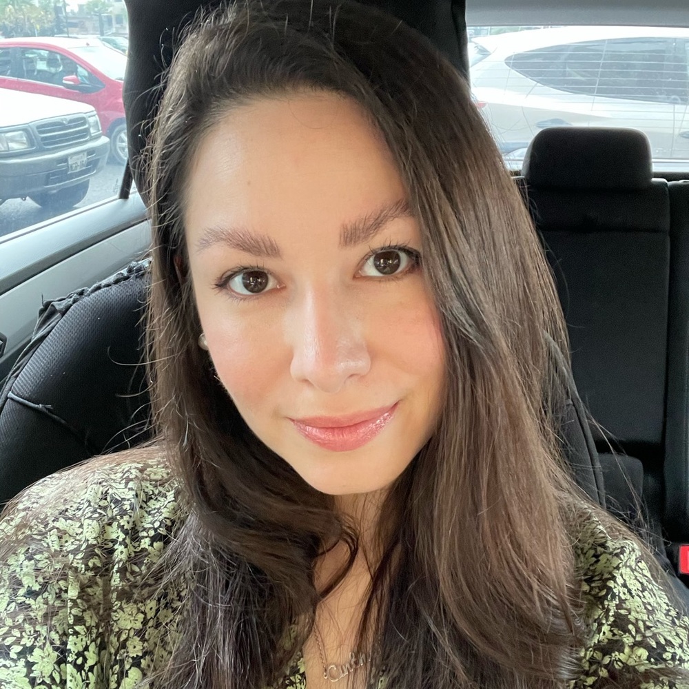 Meet your Posher, Cinthya